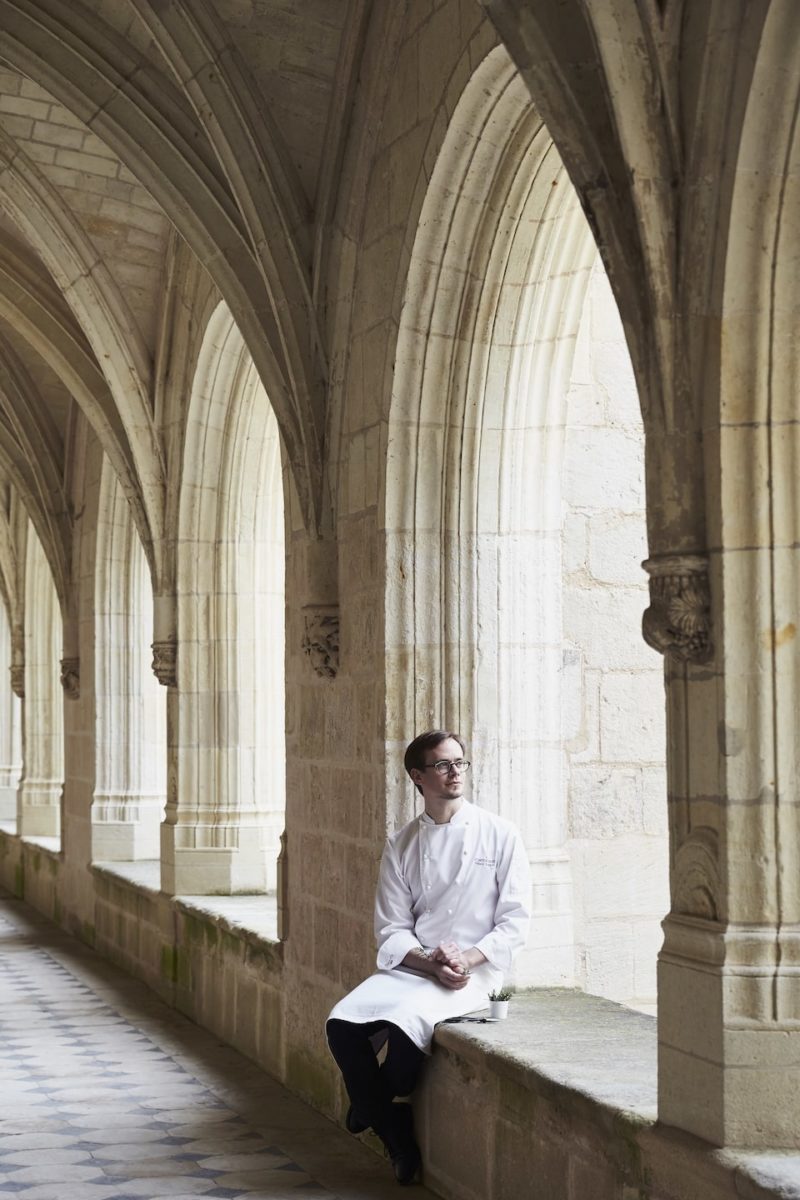 Le chef Thibaut Ruggeri dans les coursives du Fonteveraud L'Hotel