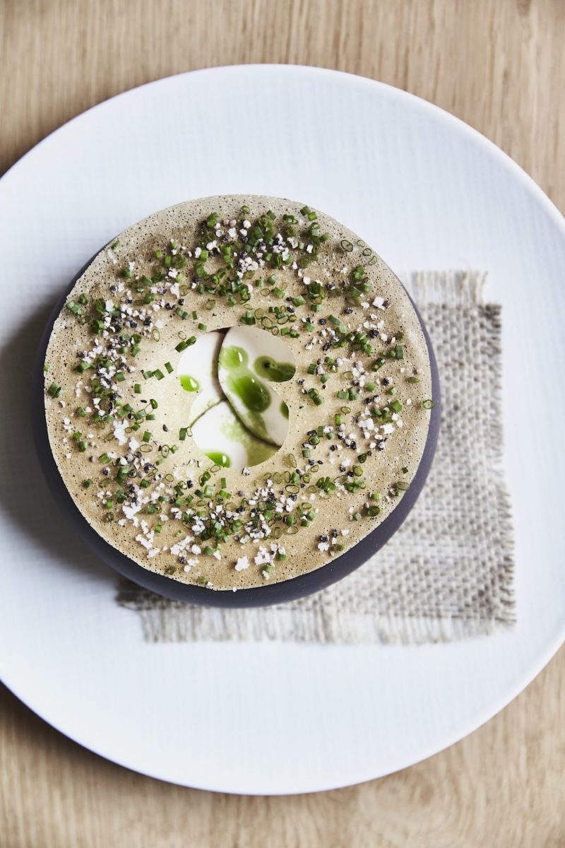 soupe et pain sec servis au début du repas au restaurant du Fonteveraud L'Hotel