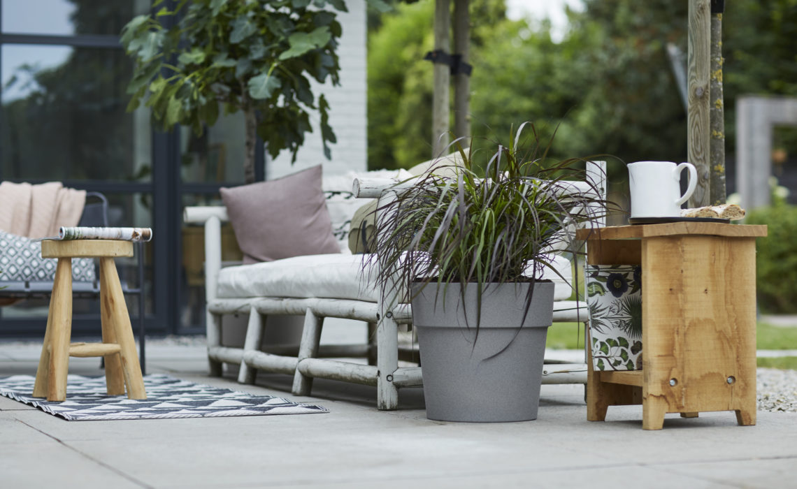 Maison & Jardin magazine pots de fleurs vibia straight round gris