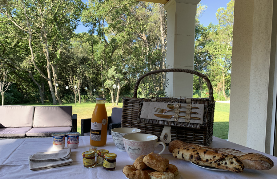 Maison & Jardin Magazine Un moment privilégié en Provence dans une des trois maisons Perier Provence