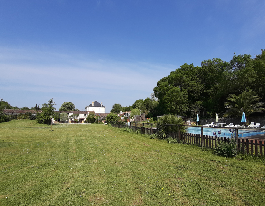 Maison & Jardin magazine en séjour au Domaine de Rochebonne