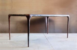 La table Physio par le sculpteur dinandier Mathieu Gillet lauréat du concours des Ateliers d'Art de France 2020