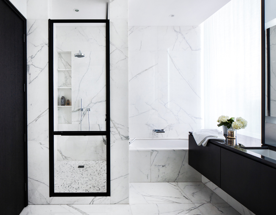Une des salles-de-bain de l'appartement à Manhattan Jasmin Lam Interior & Design