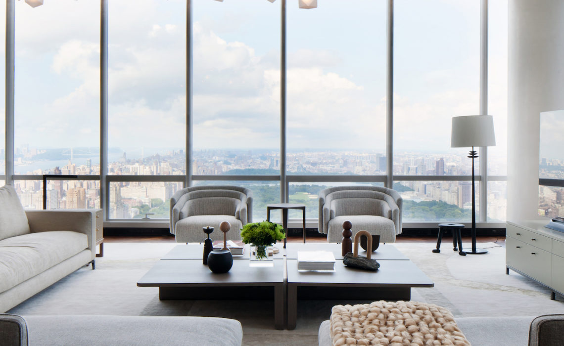 Salon avec vue sur Central Park de l'appartement à Manhattan Jasmin Lam Interior & Design