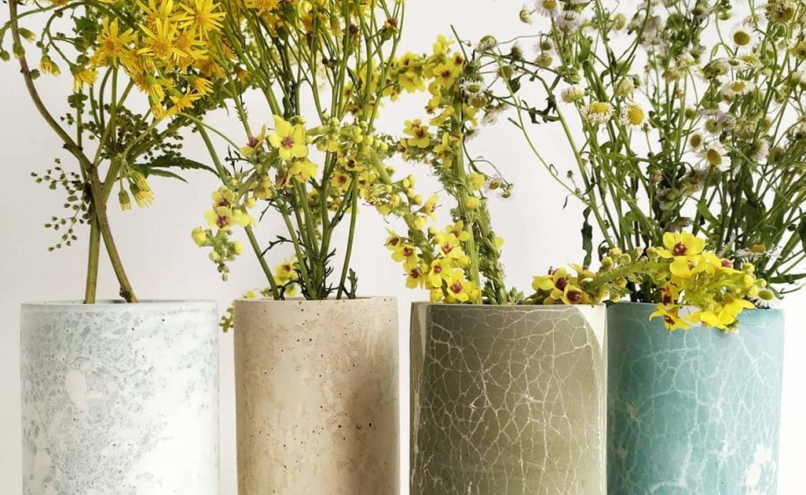 Une déco en béton avec ces vases de chez Concrete Hill