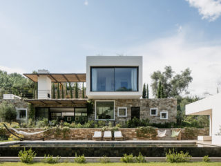 La vue extérieure de la villa contemporaine Casa Vara