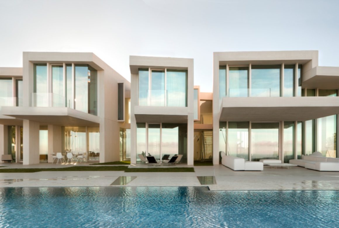 Une Villa de rêve entre ciel et mer EXTÉRIEUR ASSOCIANT BÉTON ET BOIS MASSIF, LA CASA SARDINERA