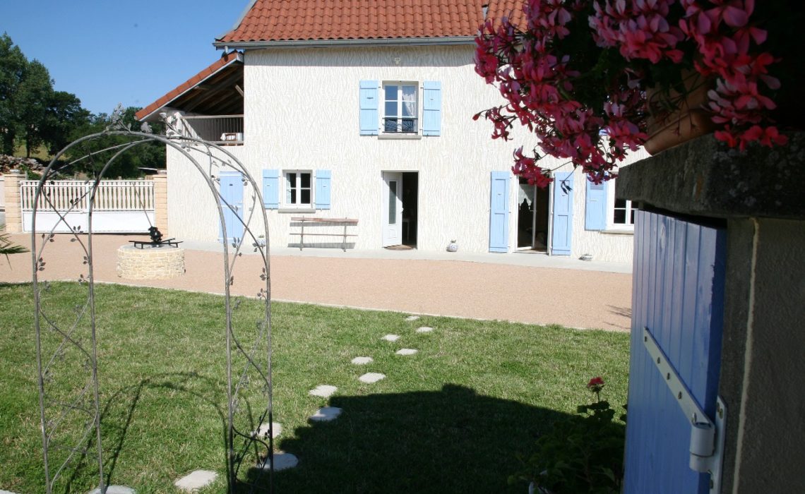 Gîte avec piscine chauffée dans le Dauphiné