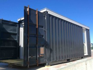 Maison Containers noir, utilisé comme bureau