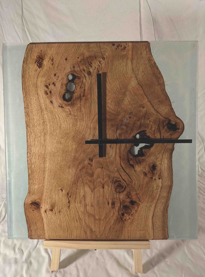 Grande horloge fait sur mesure en bois artisanale et résine