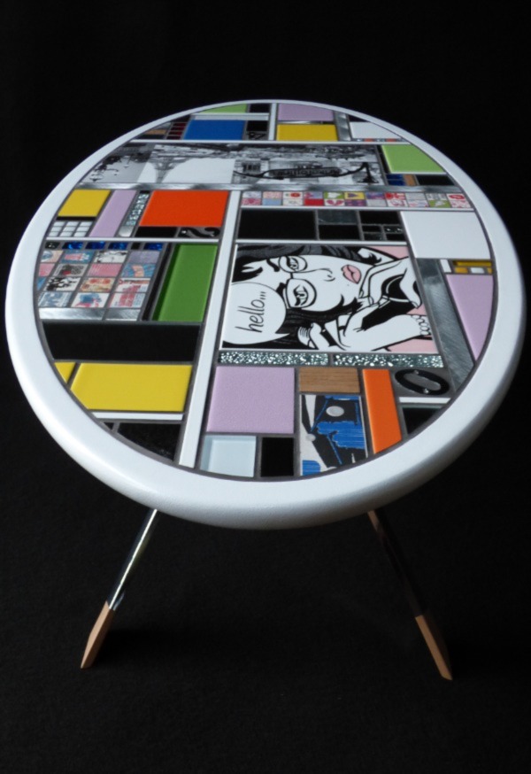 table ovale en mosaïque multicolore