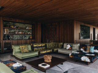 Un chalet urbain mid-century modern au cœur de Montréal