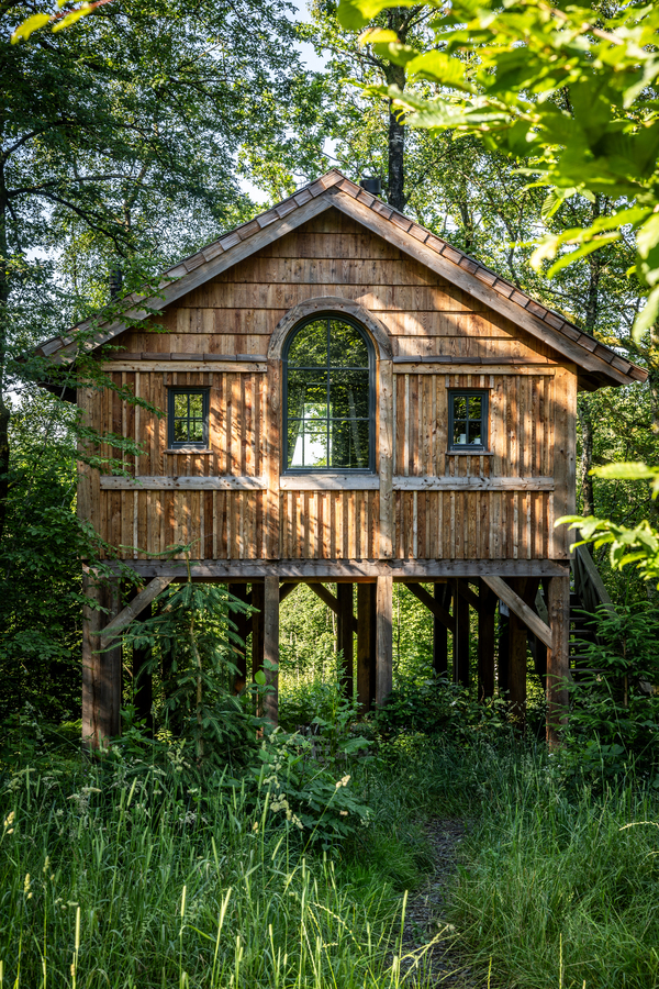 Dormir dans une cabane familiale dans les arbres