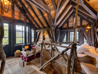 Dormir dans une cabane familiale dans les arbres