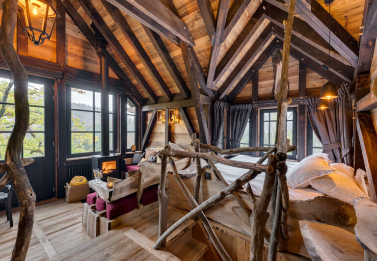 Dormir dans une cabane familiale dans les arbres