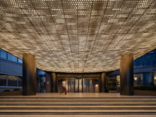 Hôtel Crystal Orange : L’élégance du design pur et lumineux