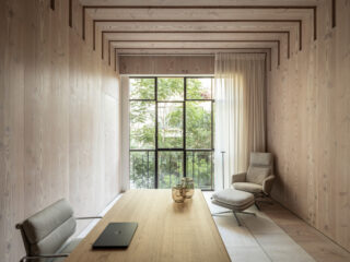 Appartement en bois Douglas-Fir par Baranowitz + Kronenberg
