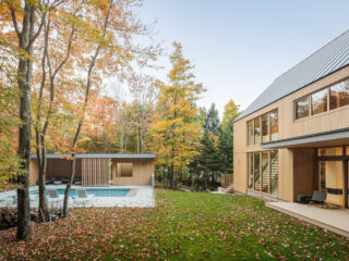 La maison Orford - Une maison en forêt au Canada
