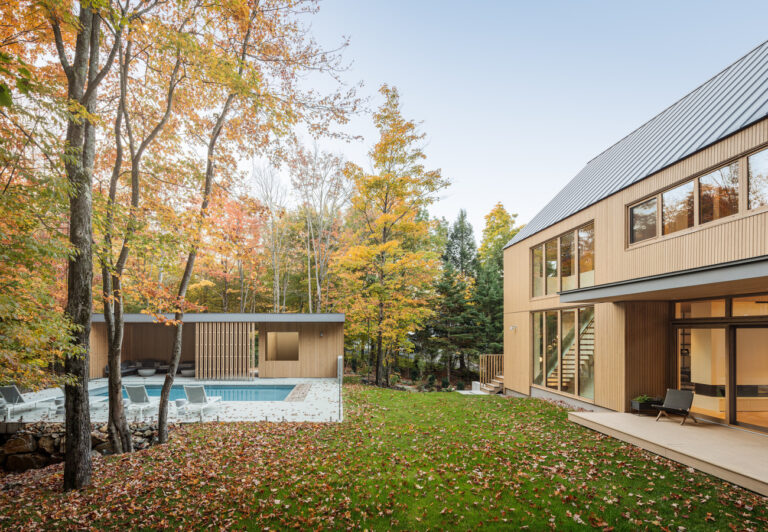 La maison Orford - Une maison en forêt au Canada