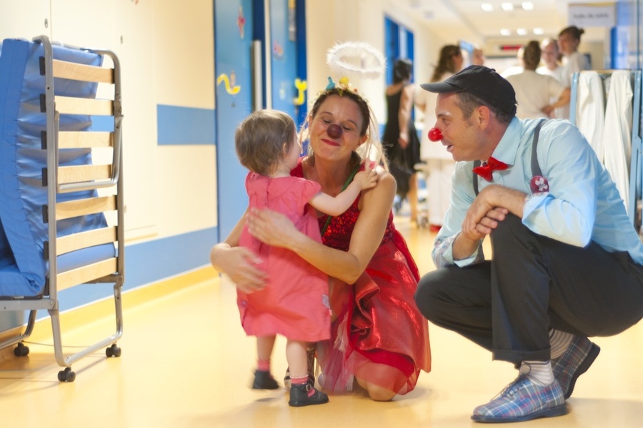 Un clown à l'hôpital pour les enfants malades