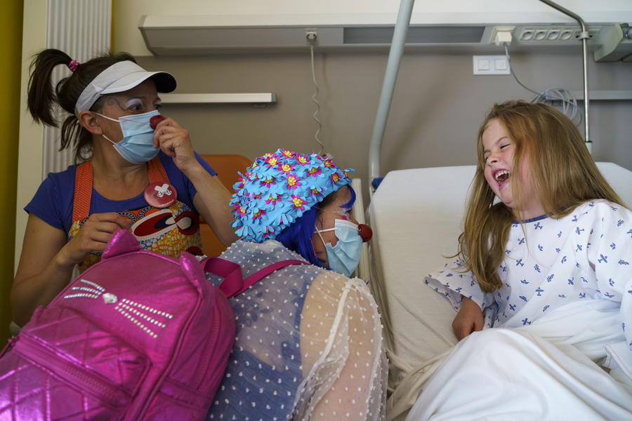 Un clown à l'hôpital pour les enfants malades