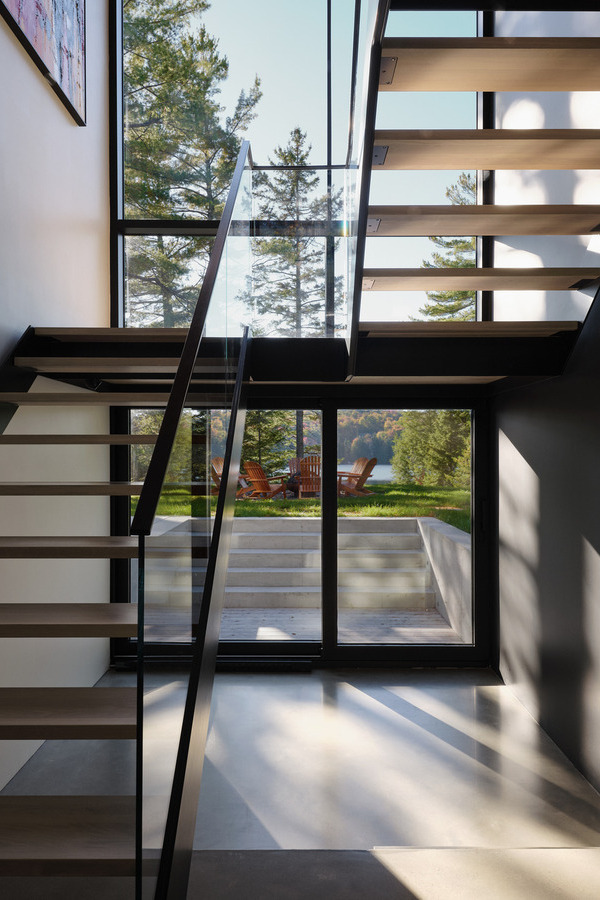 Maison unique entre lac et forêt dans la campagne Laurentienne