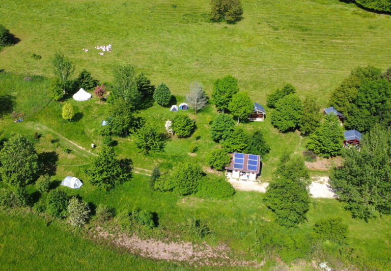 Séjourner dans un écolieu en plein cœur du Jura – La Maison du Haut