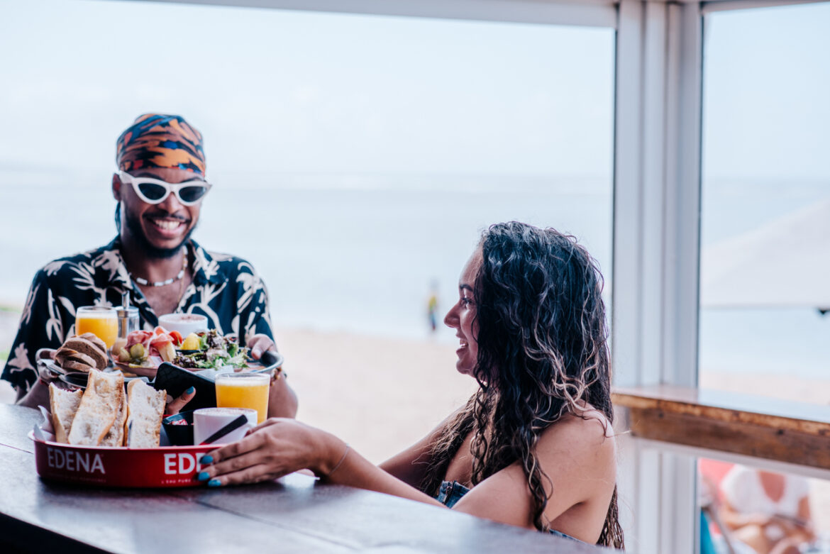 Un restaurant sur la plage aux saveurs réunionnaises