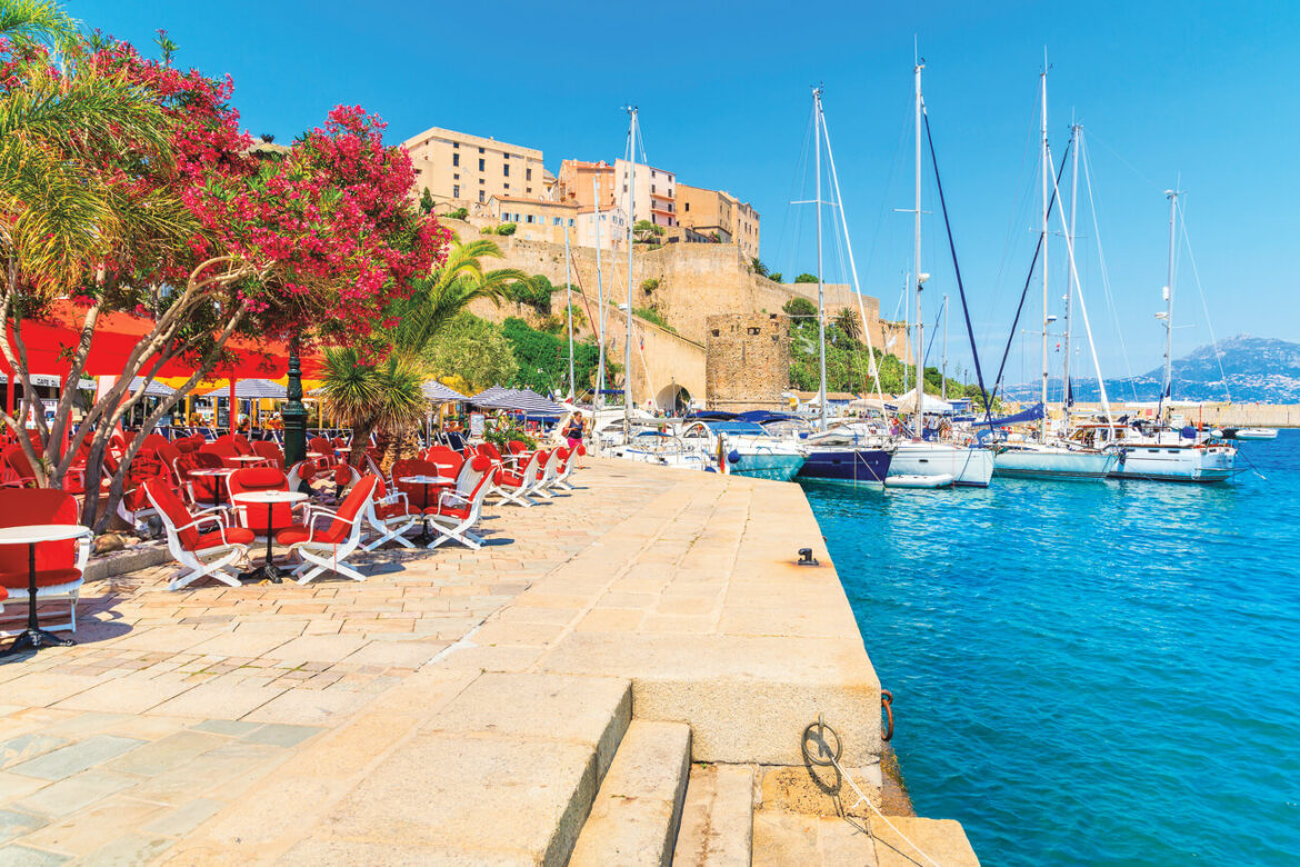 Célébrer la Corse – Aventures et découvertes sur l’île de beauté Découvrir la Corse : quand l'île de beauté dévoile ses trésors cachés