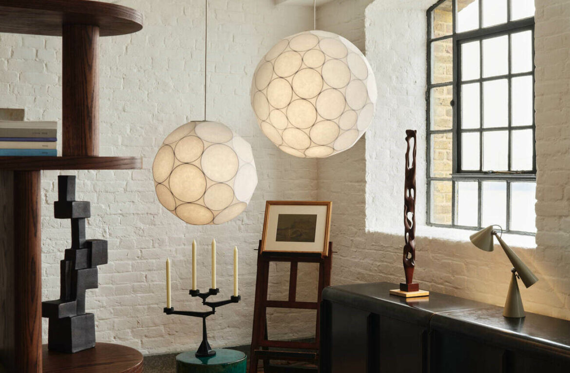 La géométrie chère à Tom Dixon s’enveloppe de douceur Nouvelles suspensions soft