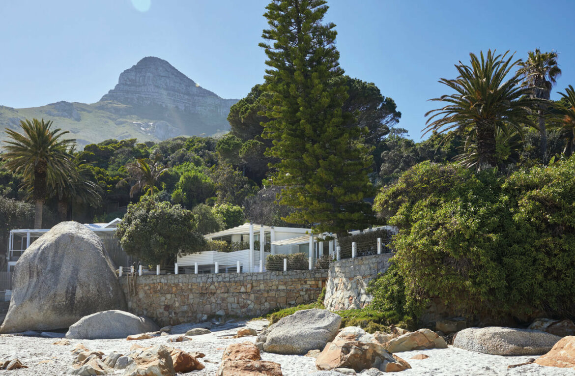 Une maison minimaliste en harmonie avec la nature