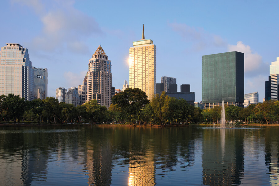 Dusit Thani Bangkok : luxe iconique face au parc Lumpini