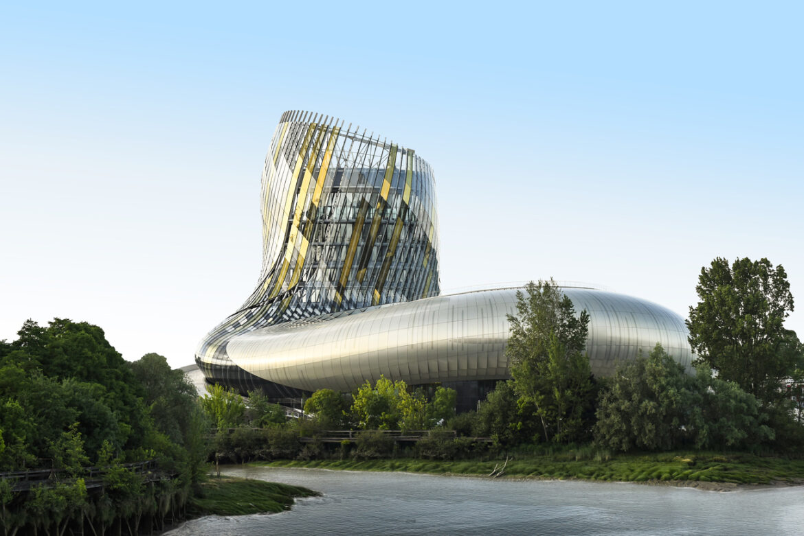 La Cité du Vin à Bordeaux, vitrine culturelle des vins de France et d'ailleurs
