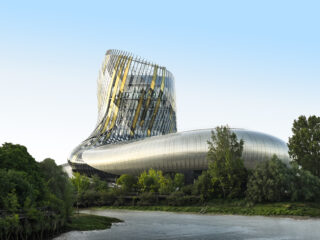La Cité du Vin à Bordeaux, vitrine culturelle des vins de France et d'ailleurs