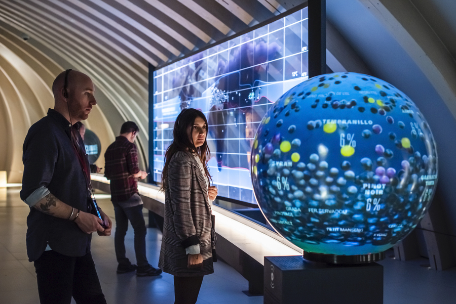 La Cité du Vin à Bordeaux, vitrine culturelle des vins de France et d'ailleurs