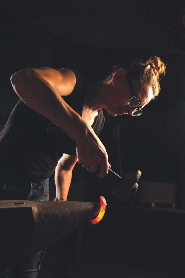 Caroline Delareux (K-Del) : ferronnière d’art, luminaires Emö & mobilier en métal – Sarthe