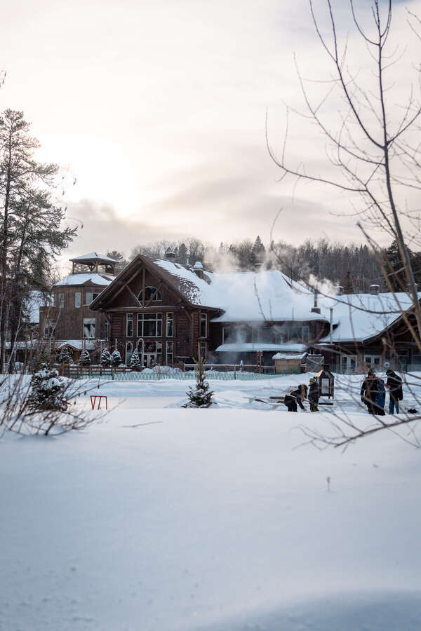 Agence de voyages spécialisée dans le motoneige au Canada – Aventures Nouvelle-France