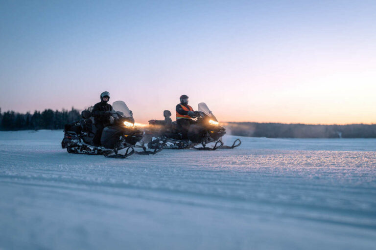 Agence de voyages spécialisée dans le motoneige au Canada – Aventures Nouvelle-France