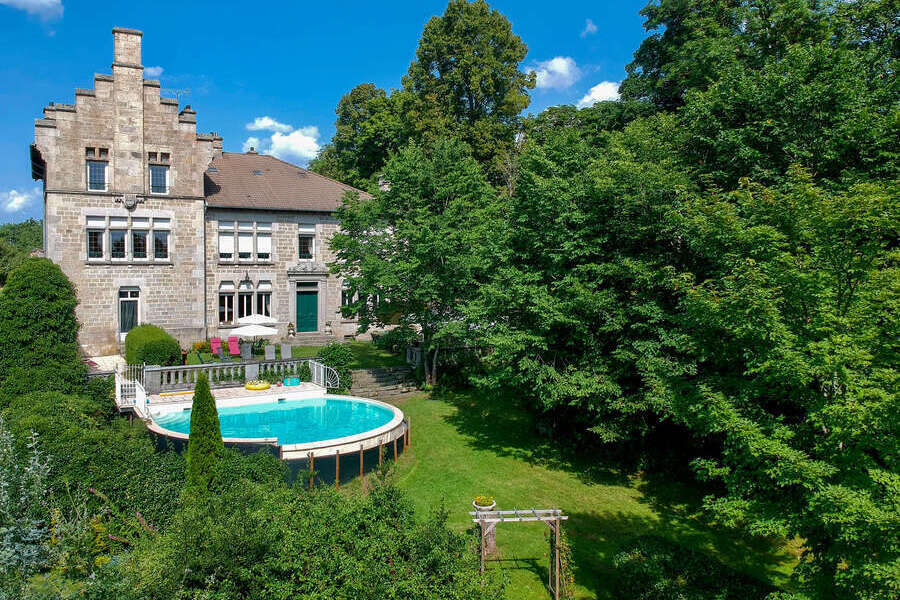 Votre grande maison de famille en Auvergne vous tend les bras – Château de La Bruyère en Velay