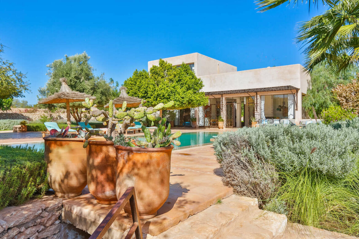 Bab Essaouira – Quand les couleurs racontent l’histoire d’une villa au Maroc Le luxe autrement, dans une villa au Maroc signée Bab Essaouira