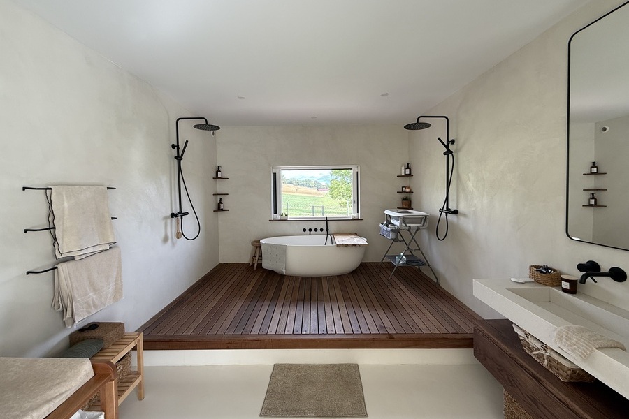 Une salle de bain sur mesure élégante et intemporelle