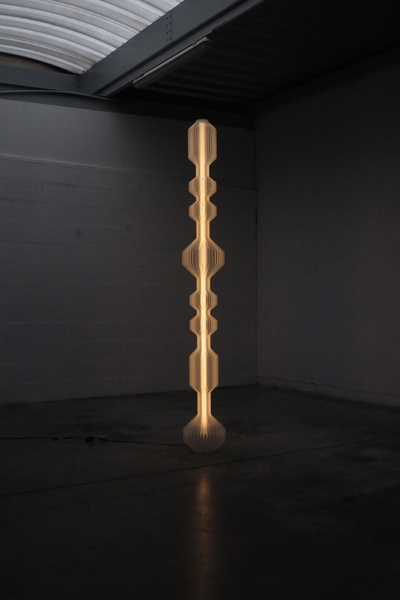 Design lumineux 3D : l’univers sculptural et écoresponsable de Lucas Zito