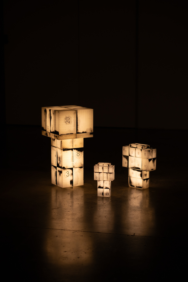 Design lumineux 3D : l’univers sculptural et écoresponsable de Lucas Zito