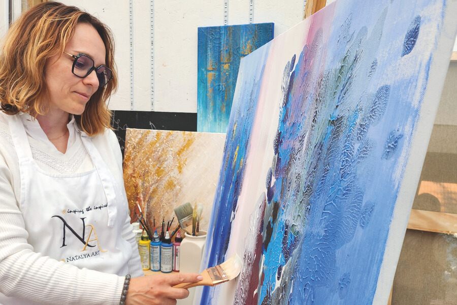 Une artiste peintre à découvrir aux œuvres lumineuses