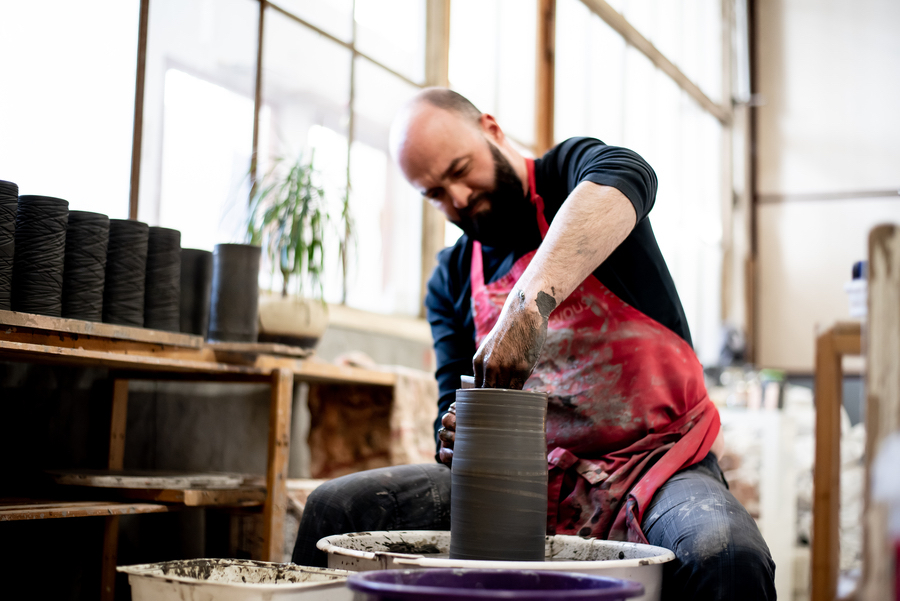 La céramique artisanale entre usage et matière