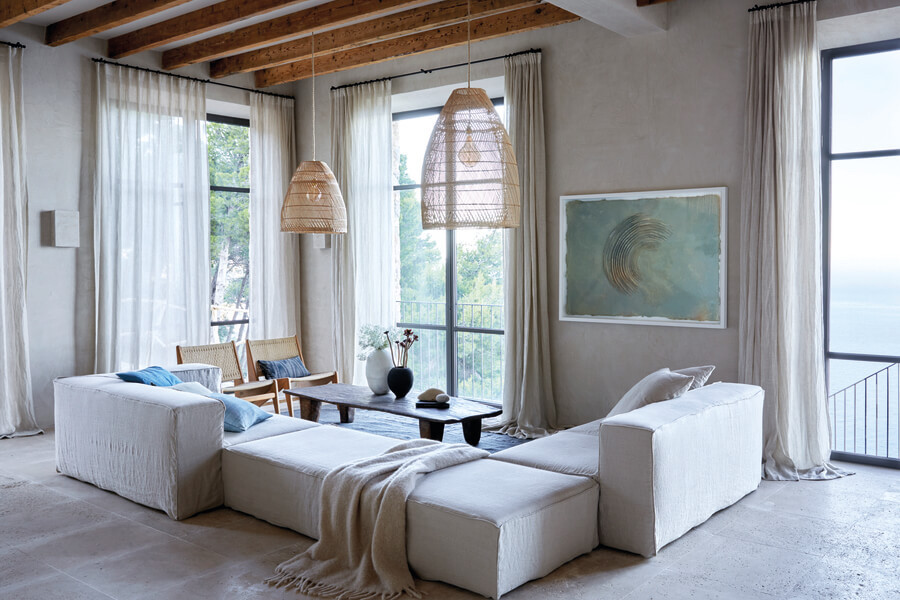 Maison à Majorque : une architecture minérale entre mer et relief