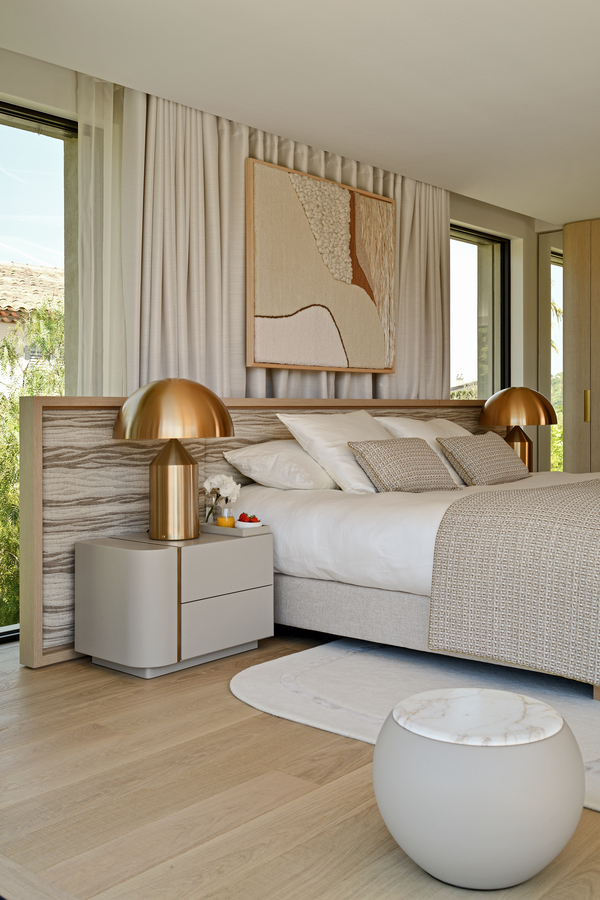 Mobilier design italien : Meridiani sublime une villa contemporaine à Saint-Tropez