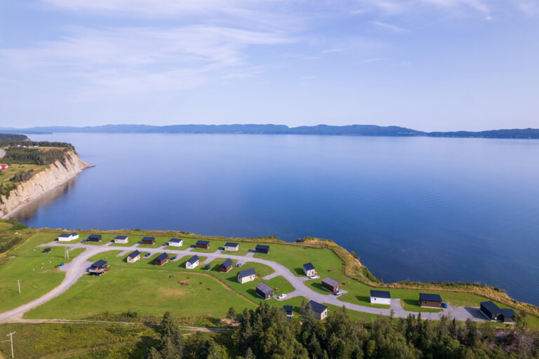 Des chalets scandinaves pour découvrir la Gaspésie