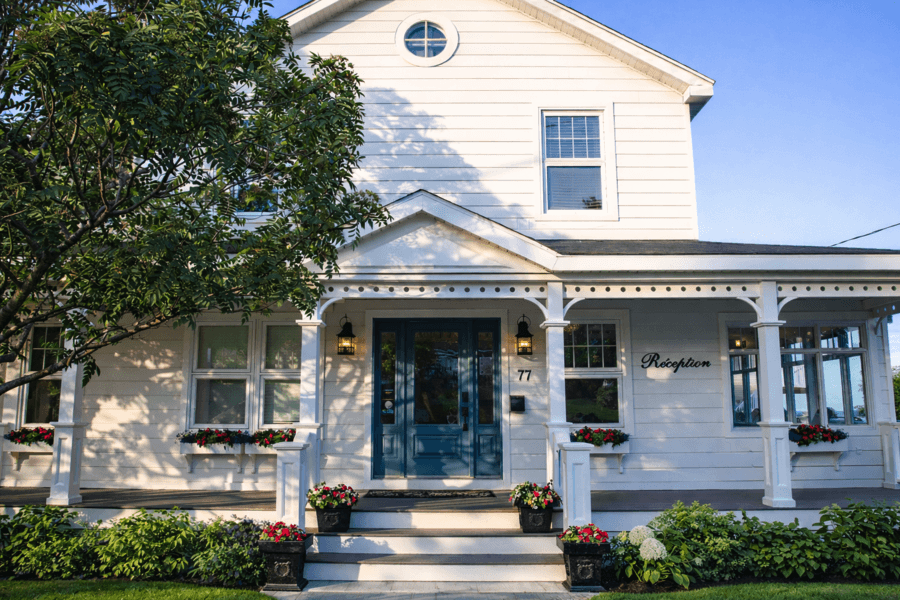 Votre hôtel de charme à Percé, face à la mer – Hôtel des Trois Sœurs