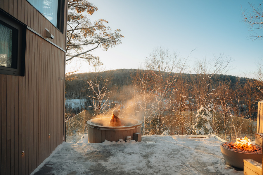 Minichalet avec spa privé à la cime des arbres – La Cime